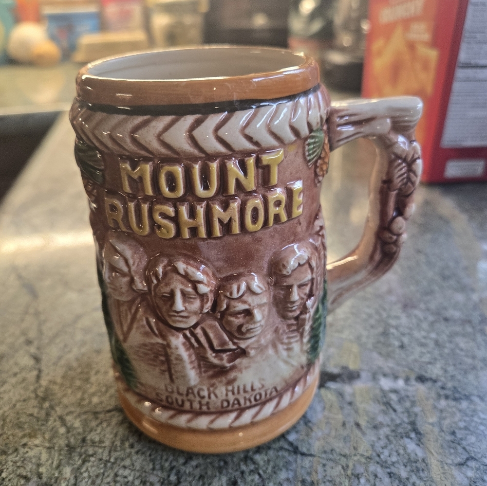 Mount Rushmore Black Hills Mug - Brown and Tan